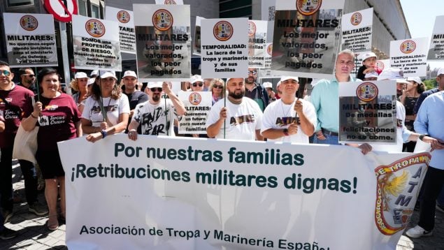 Militares reclaman frente al Congreso mejoras laborales: «De medallas y felicitaciones no se come»