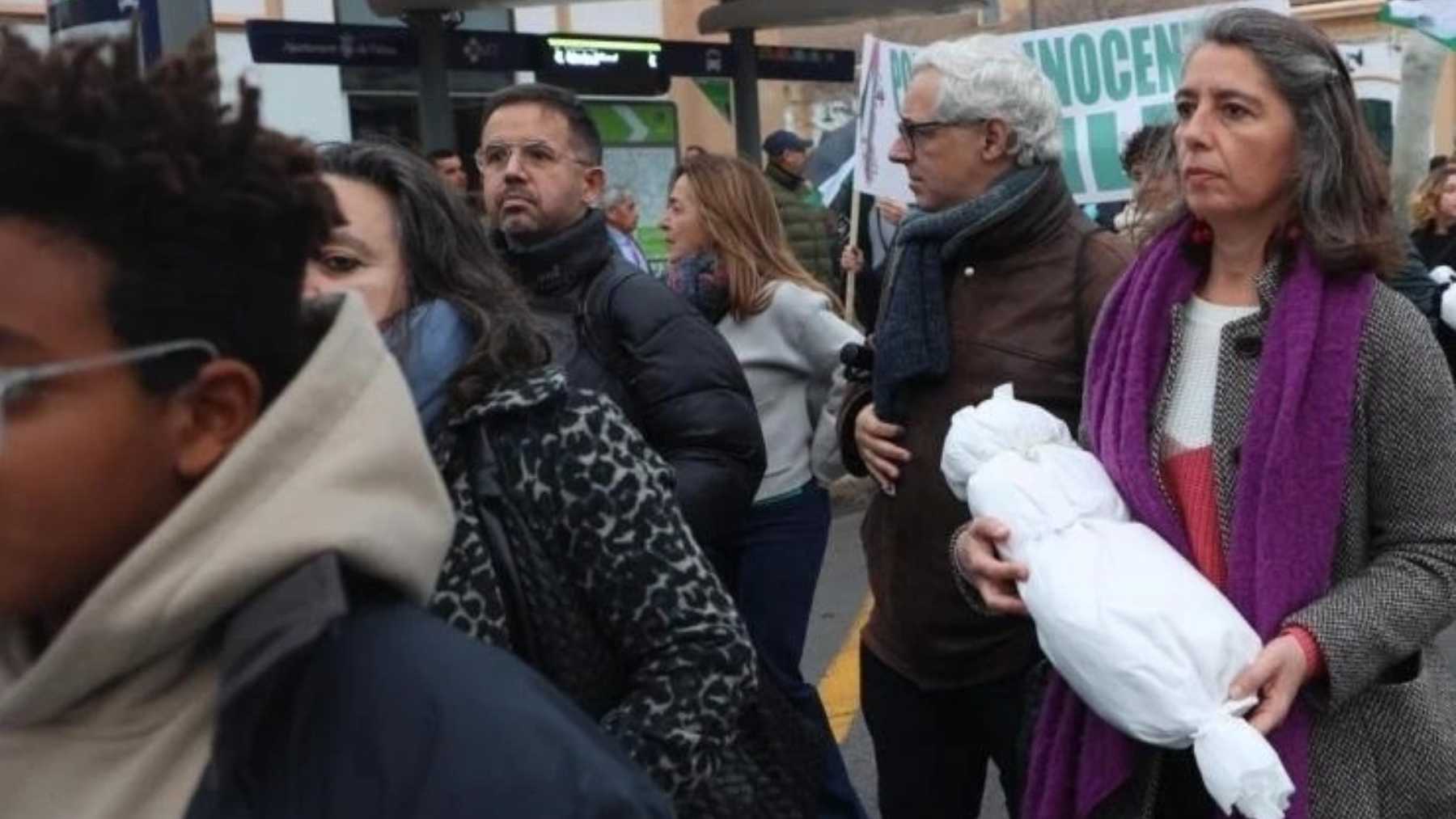 La concejala independentista de Més en Palma, Neus Truyol, en una marcha antisemita.