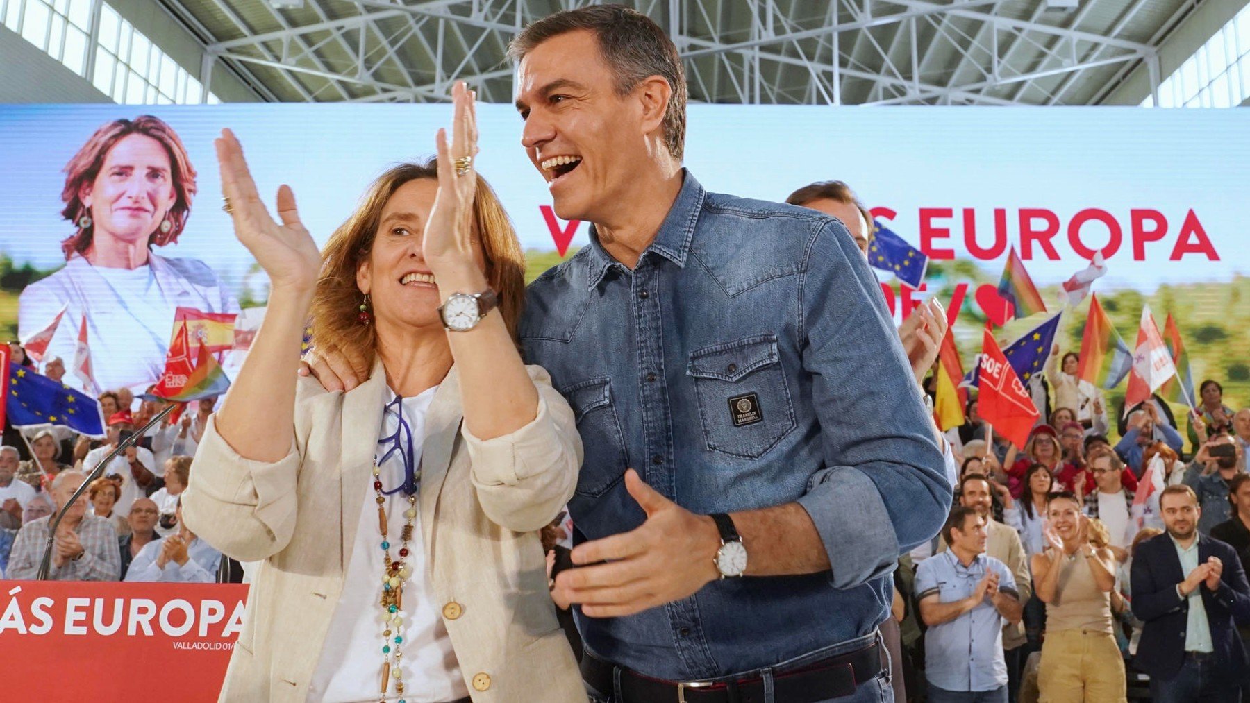 Pedro Sánchez y Teresa Ribera en el mitin de Valladolid.