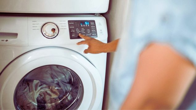 El ingrediente natural para lavadoras que tienes en tu casa y deja la ropa impoluta: ahorrarás más