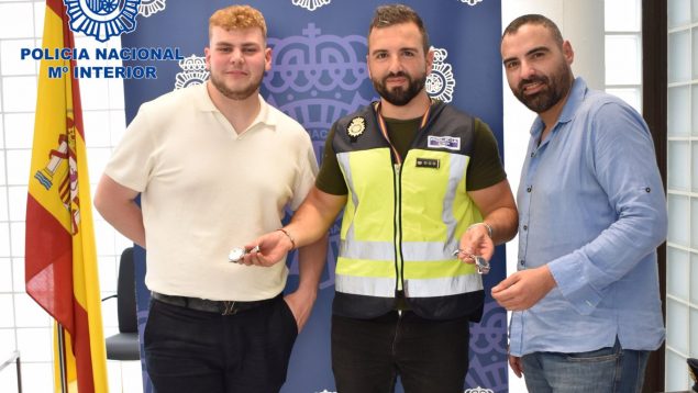 La Policía entrega a sus propietarios dos relojes de alta gama sustraídos en Ibiza