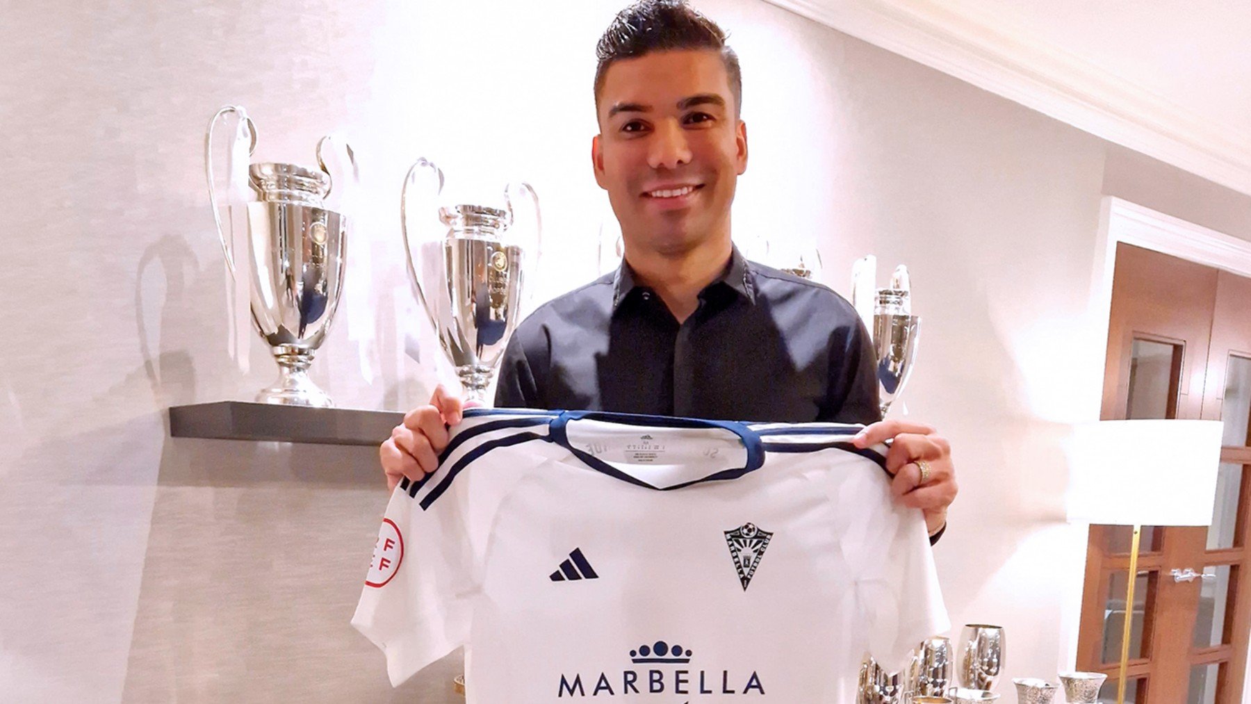 Casemiro con la camiseta del Marbella. (Marbella)