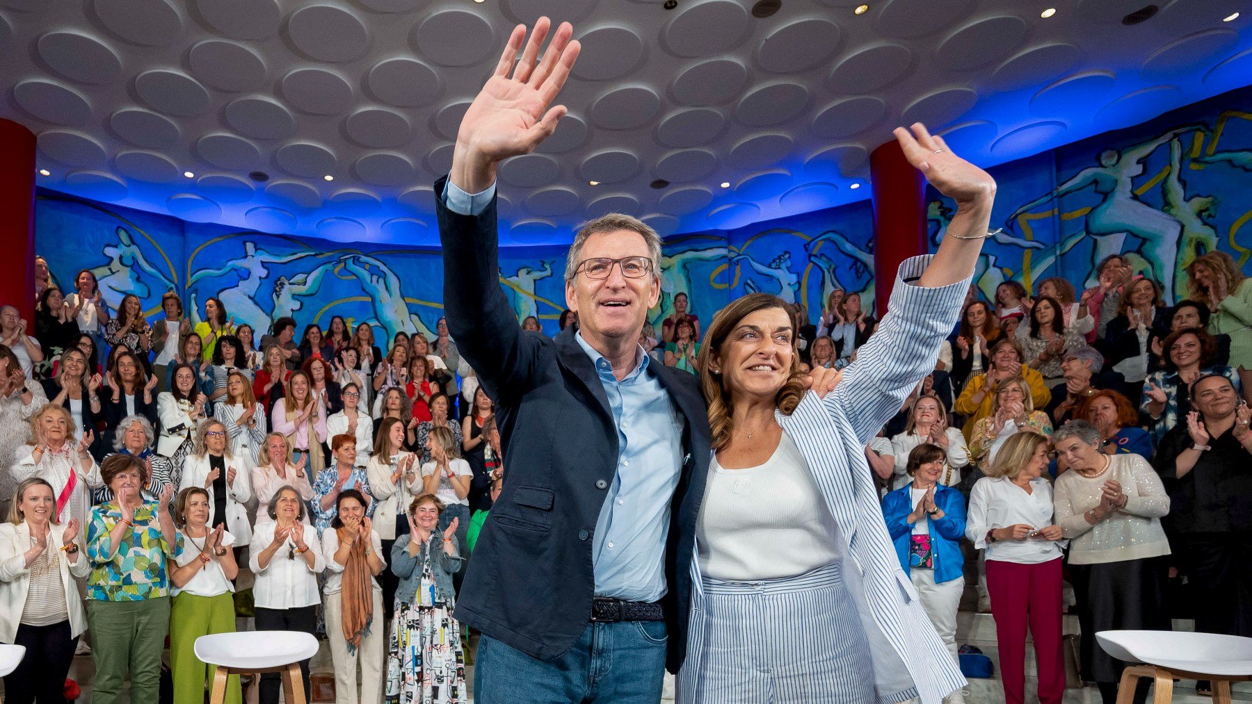 Feijóo con María José Sáenz de Buruaga. (Foto: EFE)