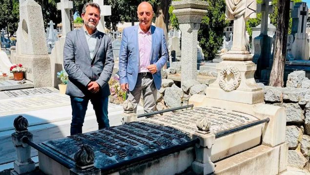 El PSOE ve «una pérdida de tiempo» buscar a la familia del general Cascajo antes de retirar su lápida