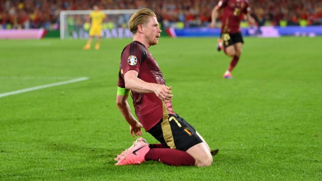 De Bruyne mantiene con vida a Bélgica en la Eurocopa