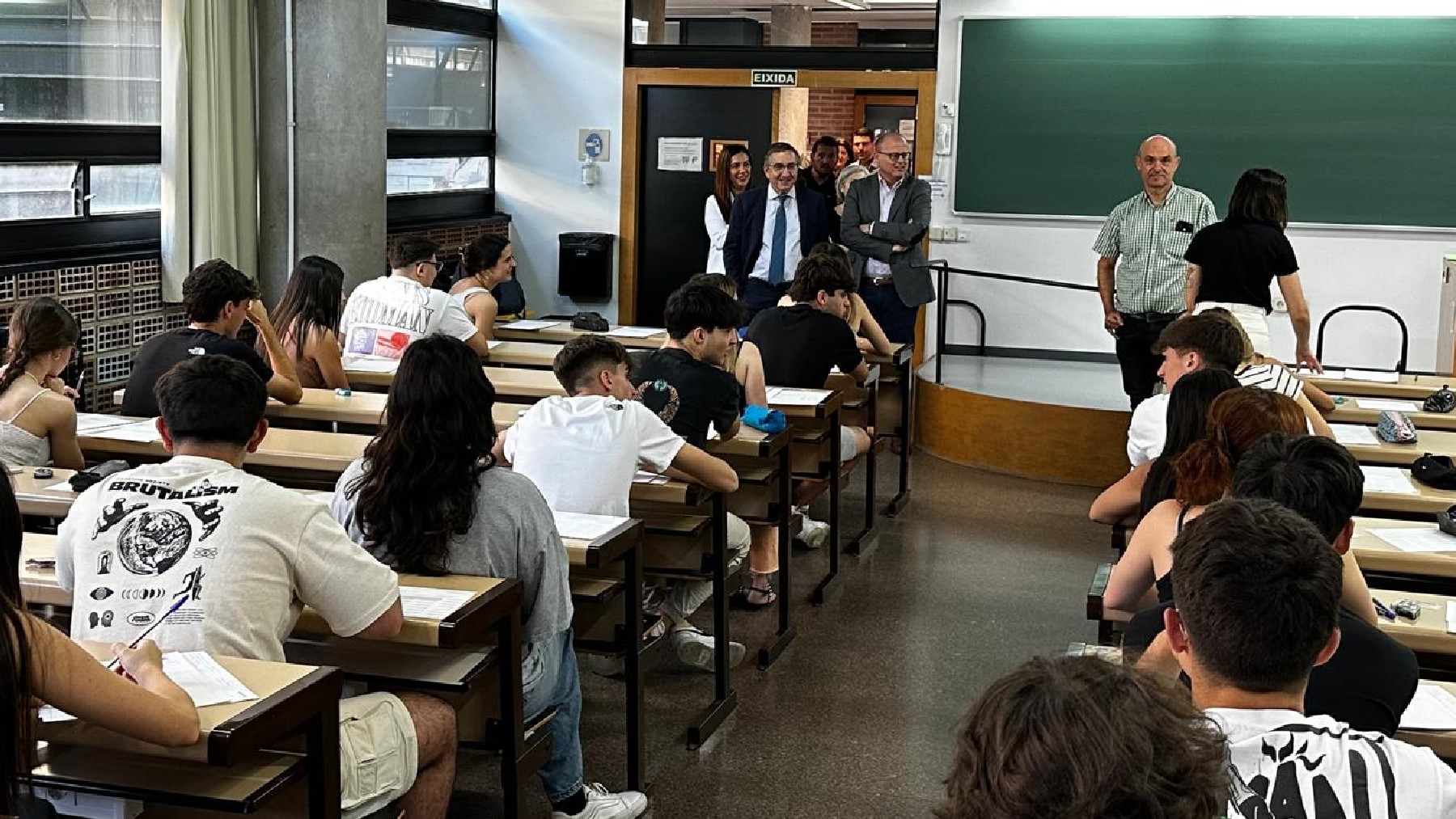 Aula de la Universidad de Valencia con alumnos de la EBAU.