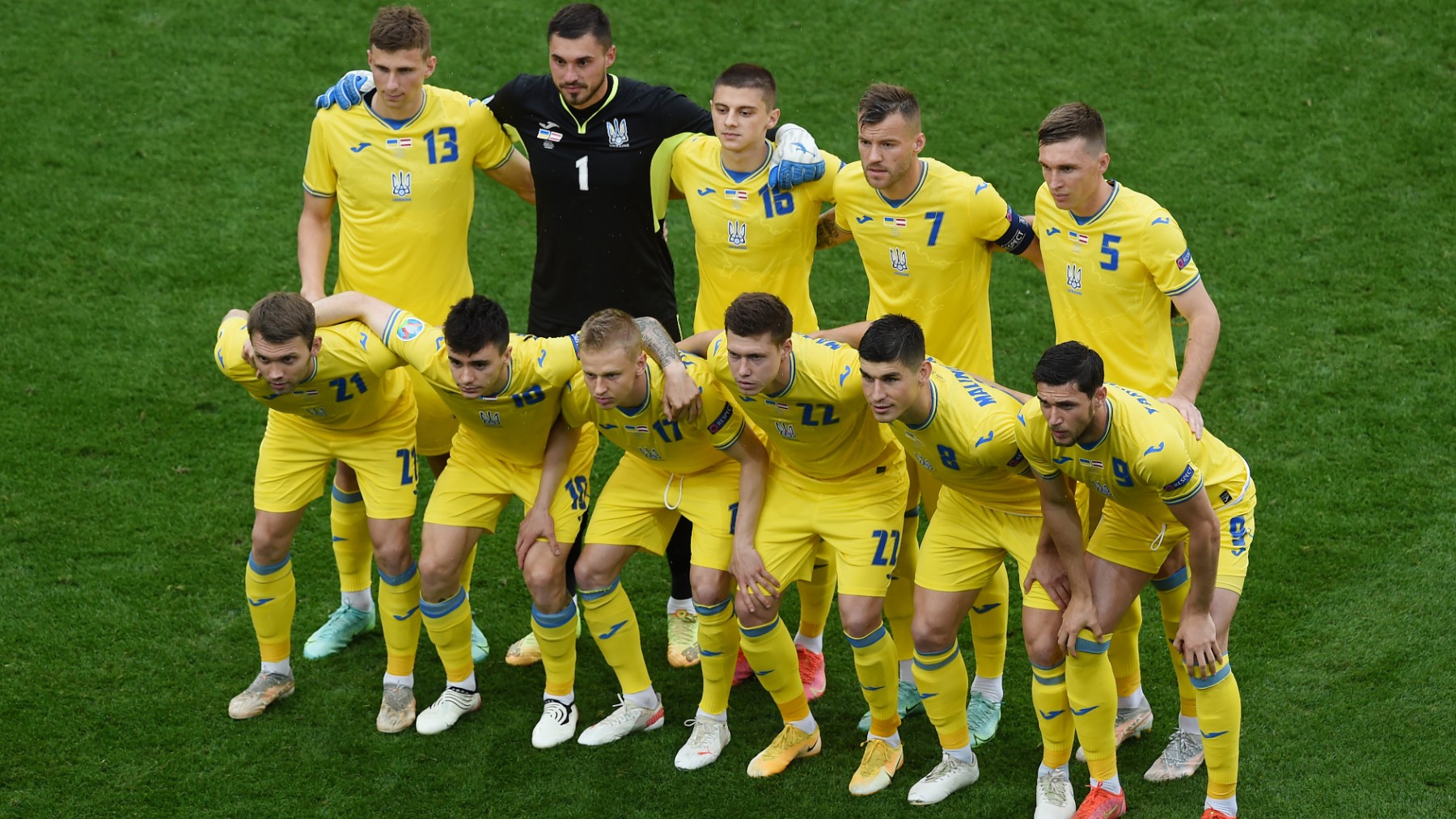 La selección de Ucrania, antes de un partido. (Foto: Getty)