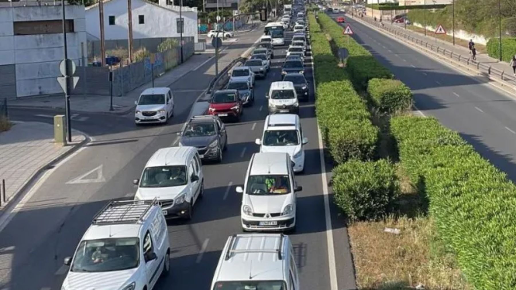 Atasco de tráfico en Ibiza. (noudiari.es)