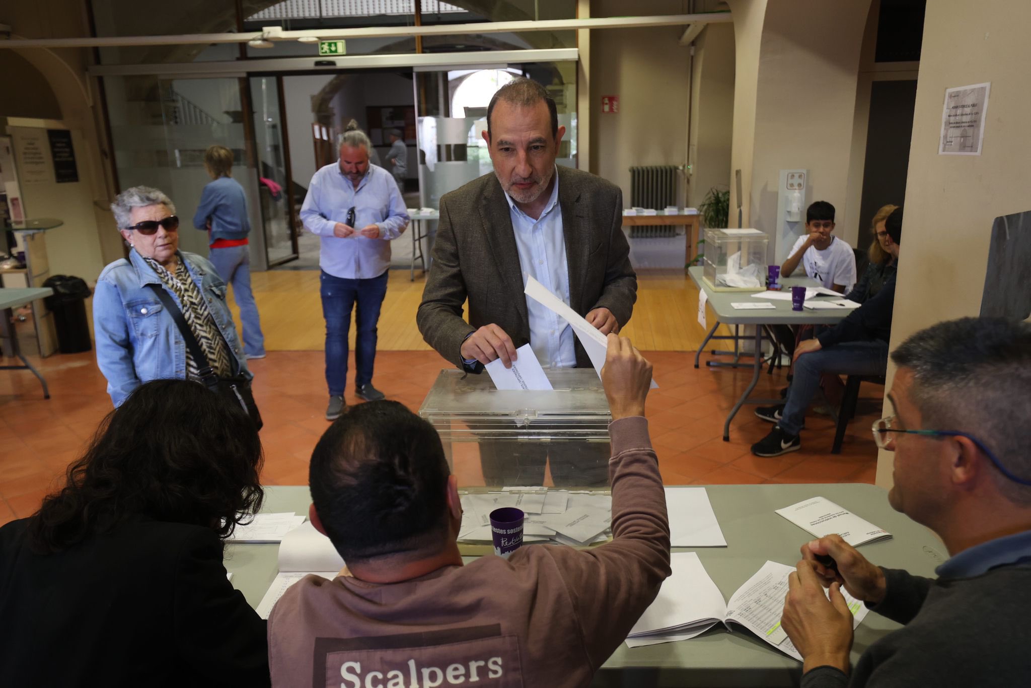 Ramon Espadaler votando en las elecciones del pasado 12 de mayo.