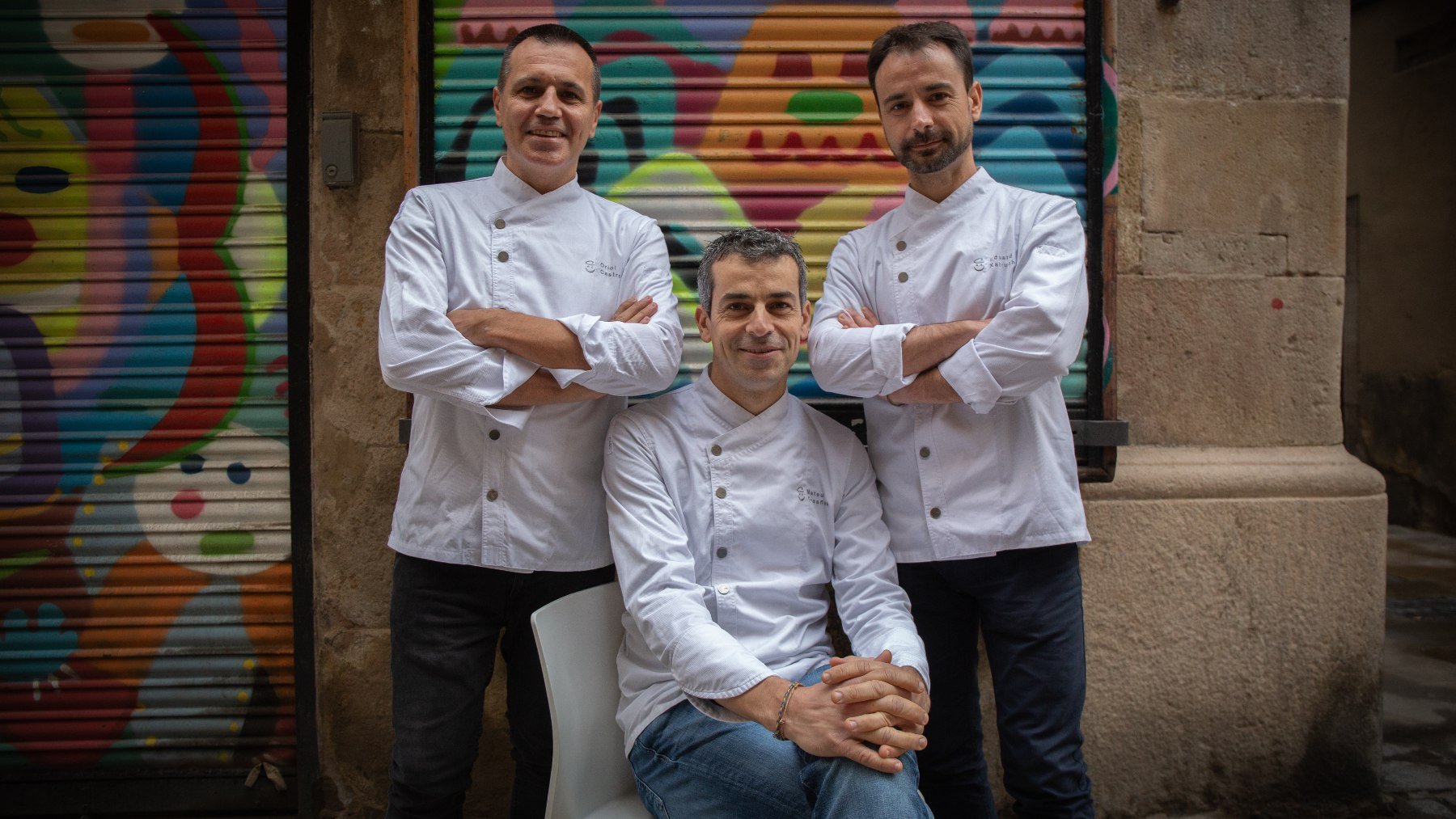 Los chefs del restaurante Disfrutar Eduard Xatruch (d), Oriol Castro (i) y Mateu Casañas (centro). (Foto: EP)