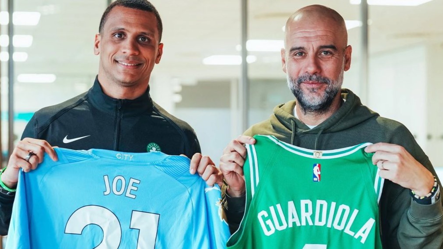 Pep Guardiola con Joe Mazzulla.
