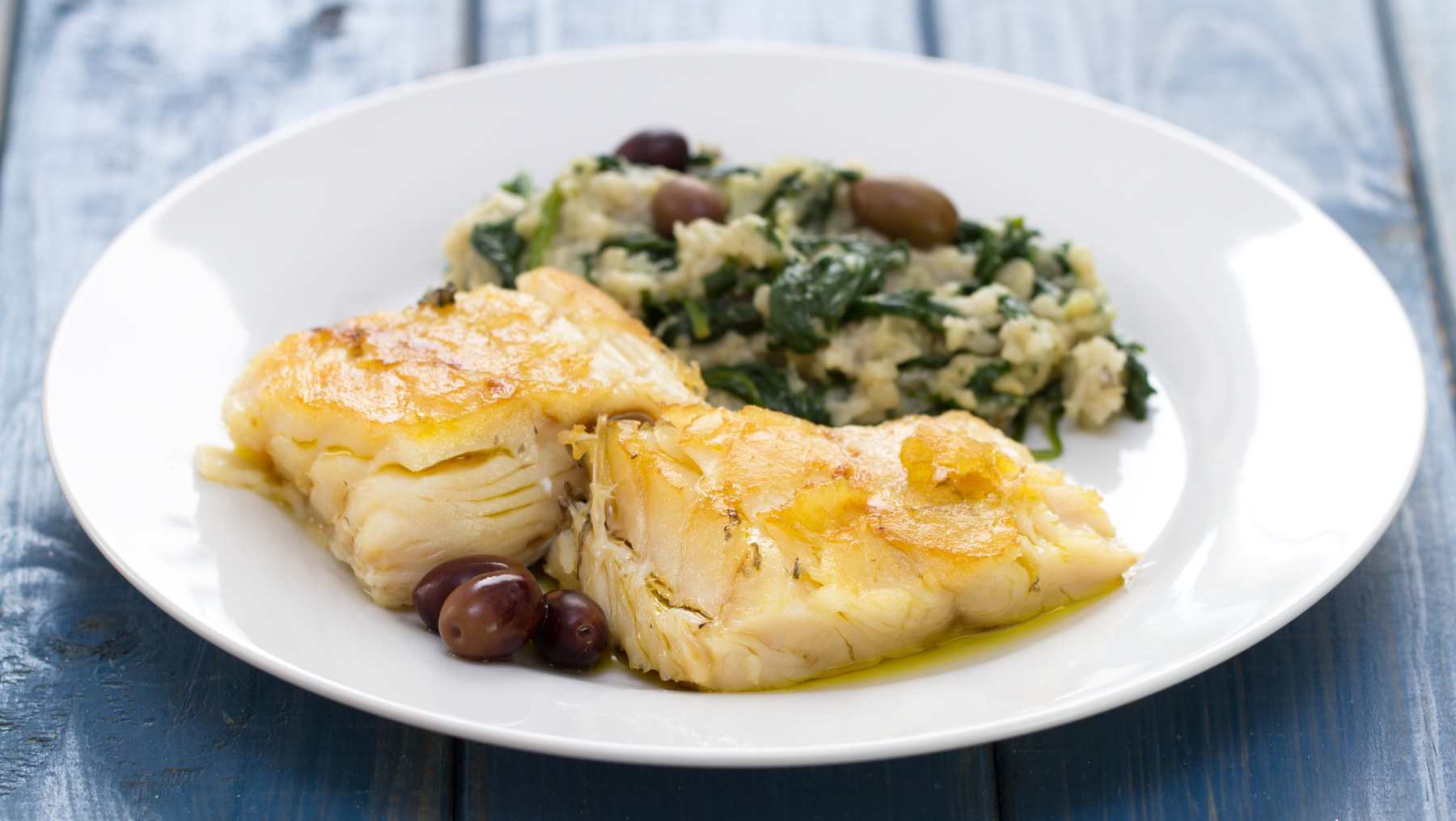 Bacalao con patatas en freidora de aire.