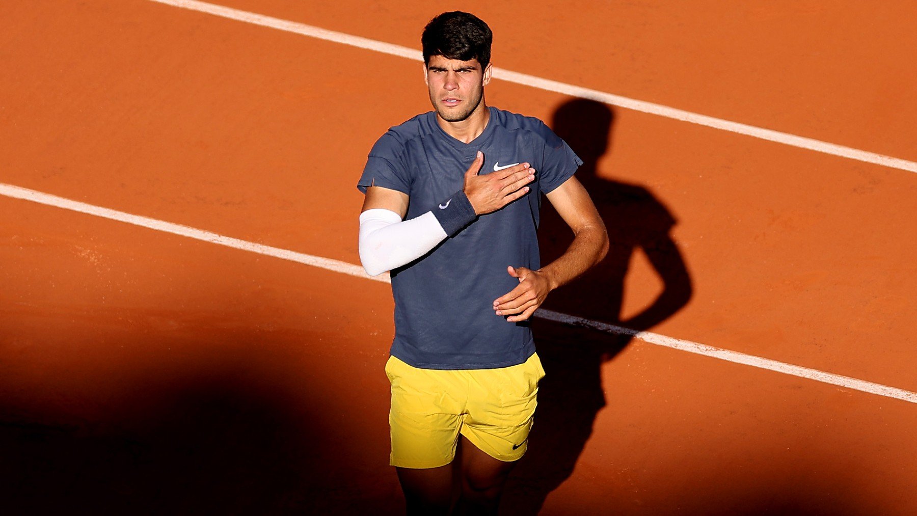 Carlos Alcaraz celebra el triunfo ante Sinner. (Getty)