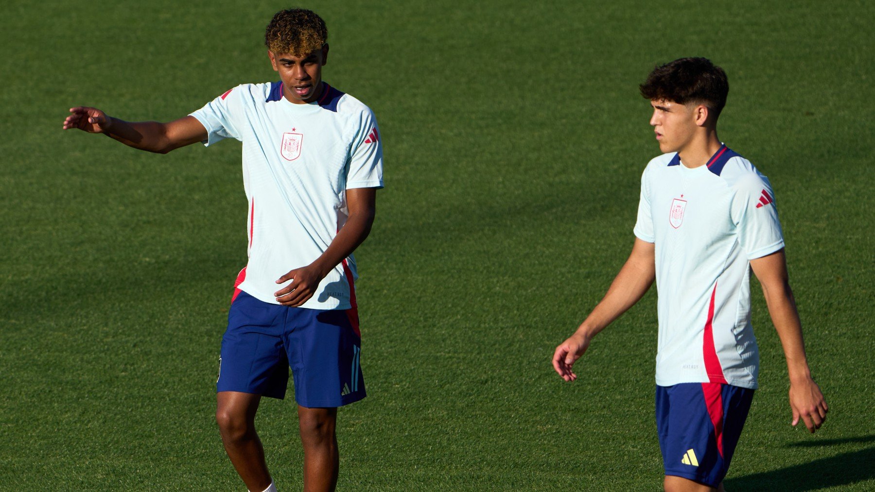 Cubarsí y Lamine Yamal durante un entrenamiento. (Getty)