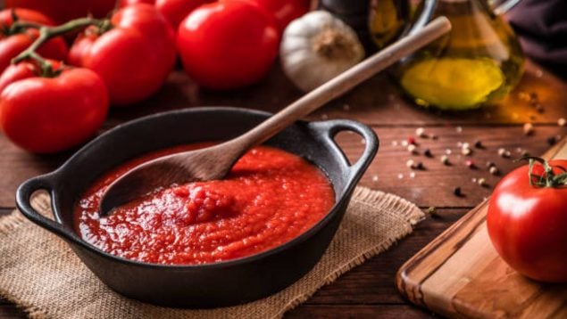 El truco secreto de mi abuela para hacer el mejor tomate frito: adiós a usar el de bote