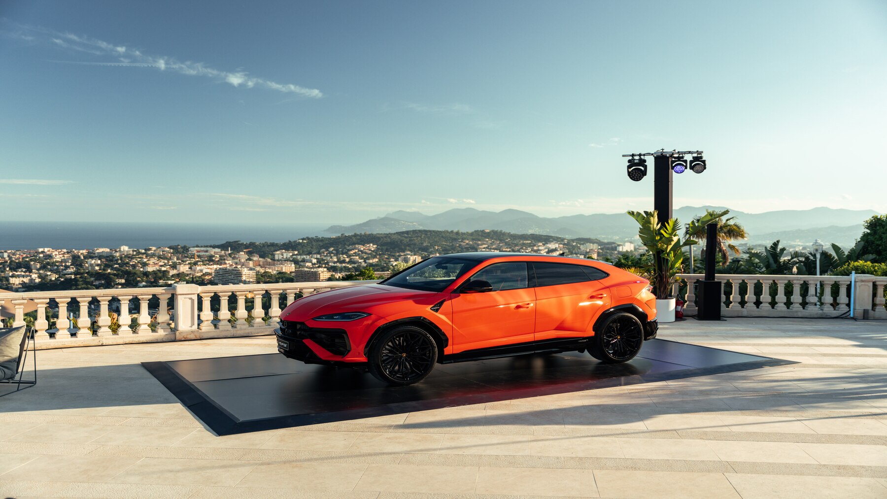 Lamborghini Urus color naranja