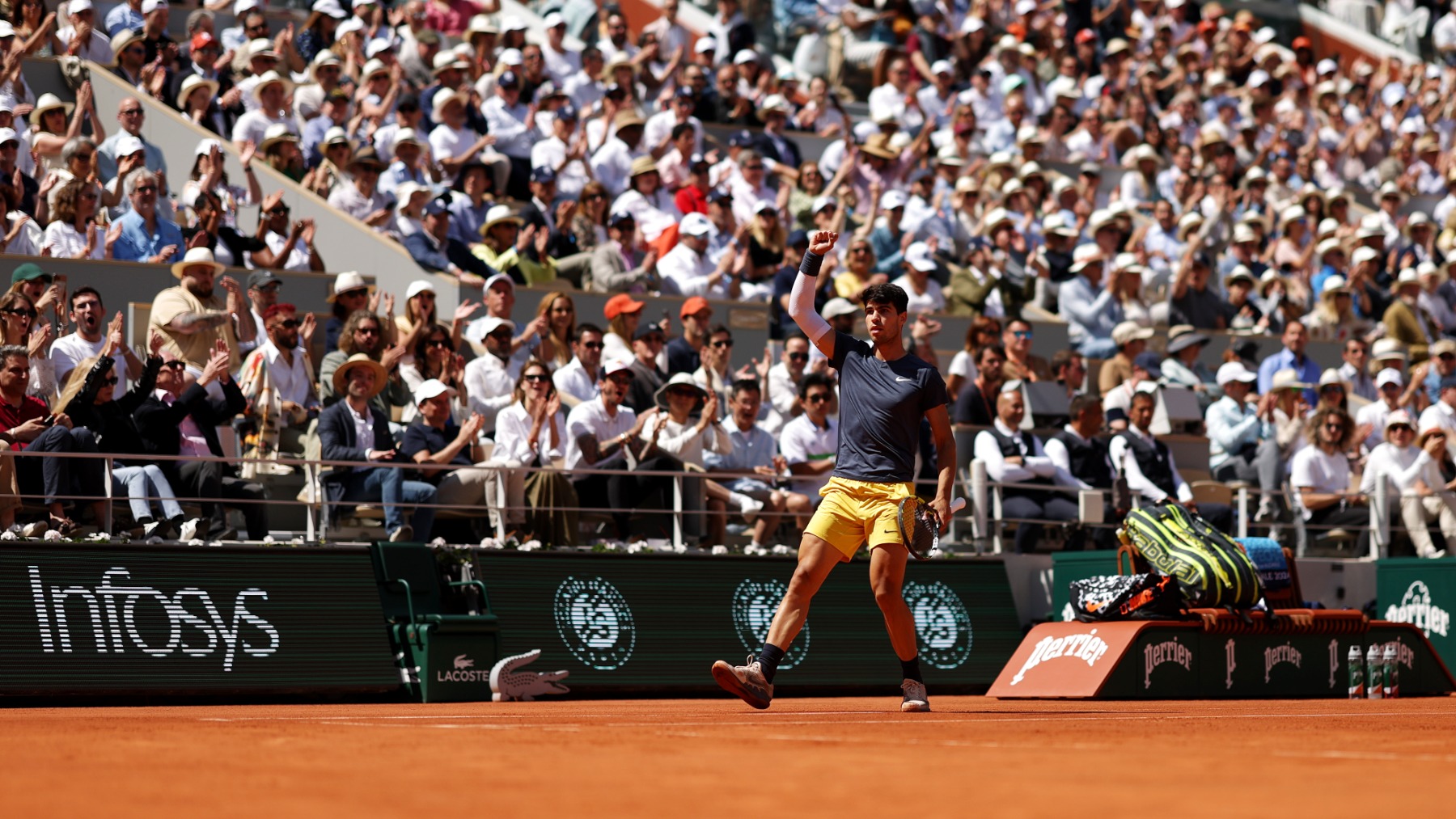 Carlos Alcaraz celebra un punto en la final. (Getty)