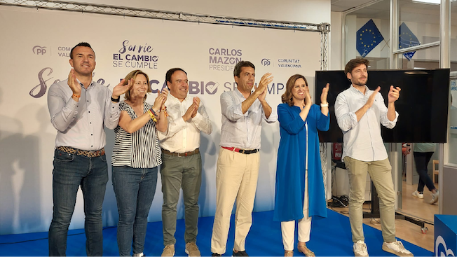 Carlos Mazón, en el centro, tras conocerse los resultados de las Elecciones Europeas en la Comunidad Valenciana.