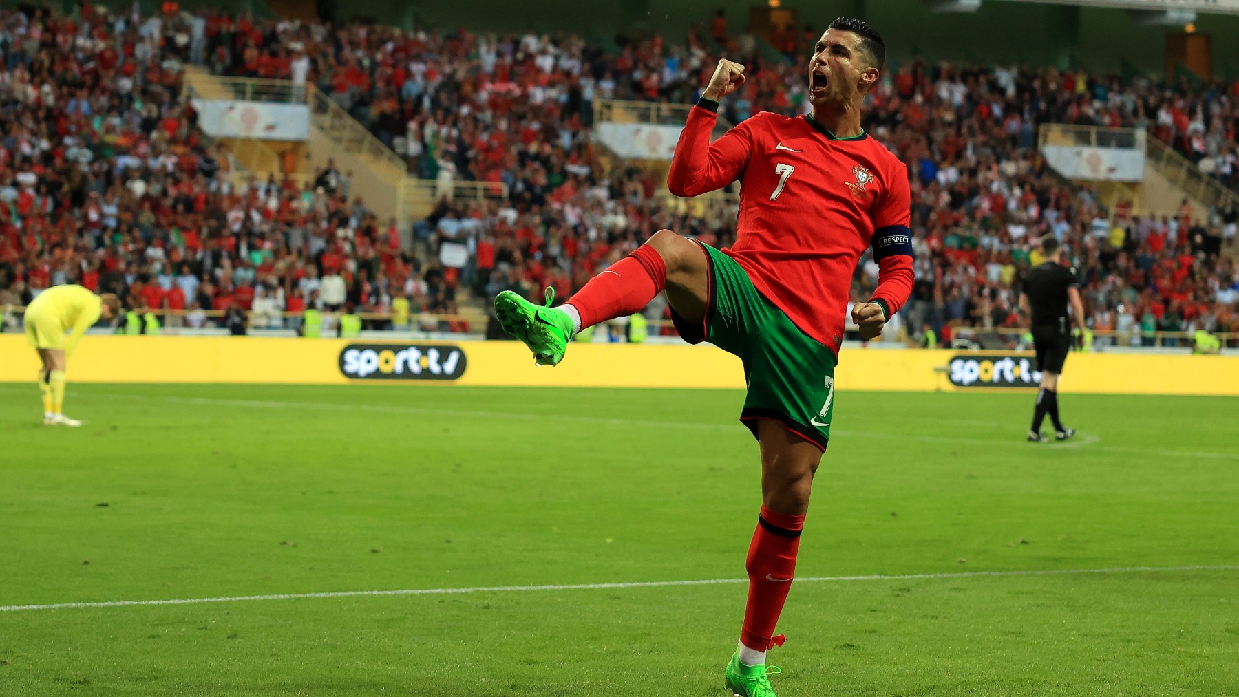 Cristiano Ronaldo celebra uno de sus goles. (EFE)