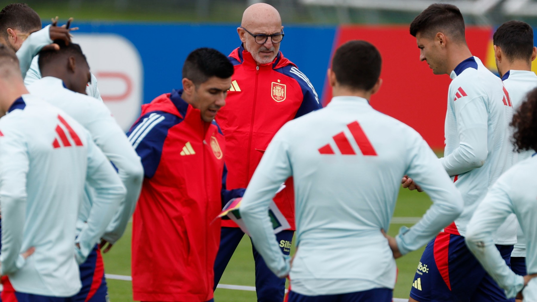 Luis de la Fuente durante un entrenamiento con España. (EFE)