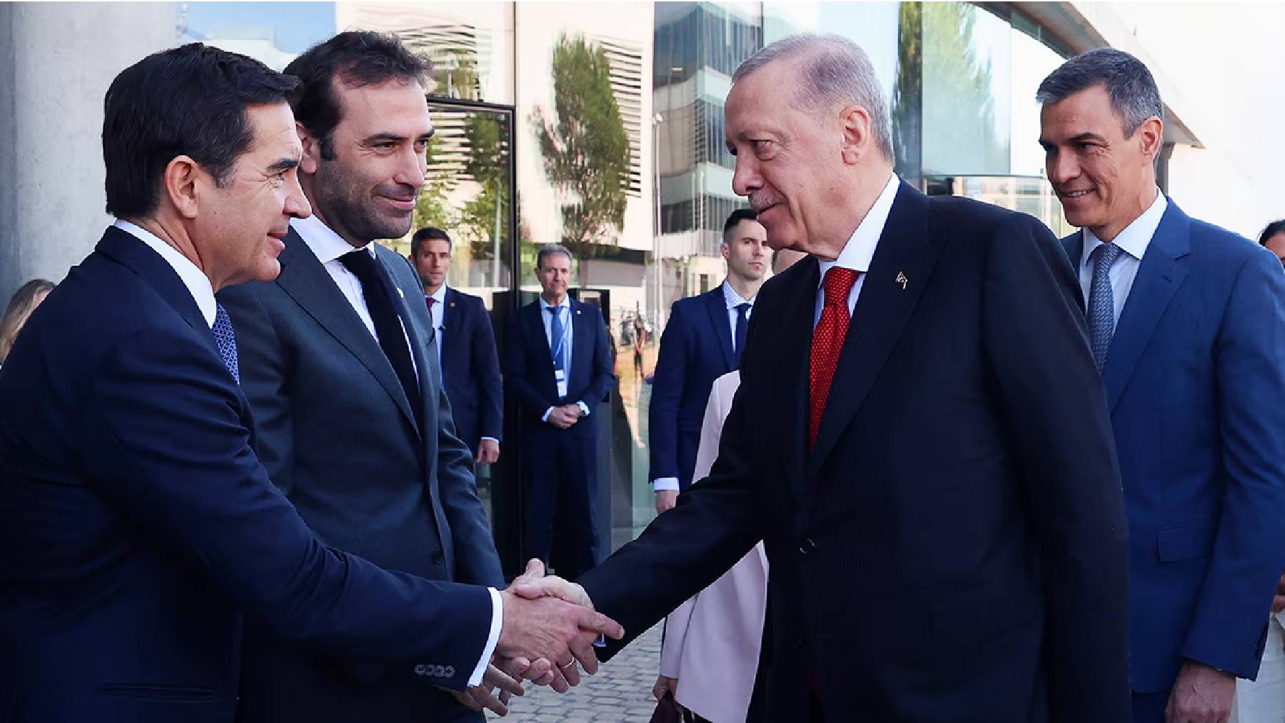 Carlos Torres recibe a Erdogan y Pedro Sánchez junto al Ministro Cuerpo.