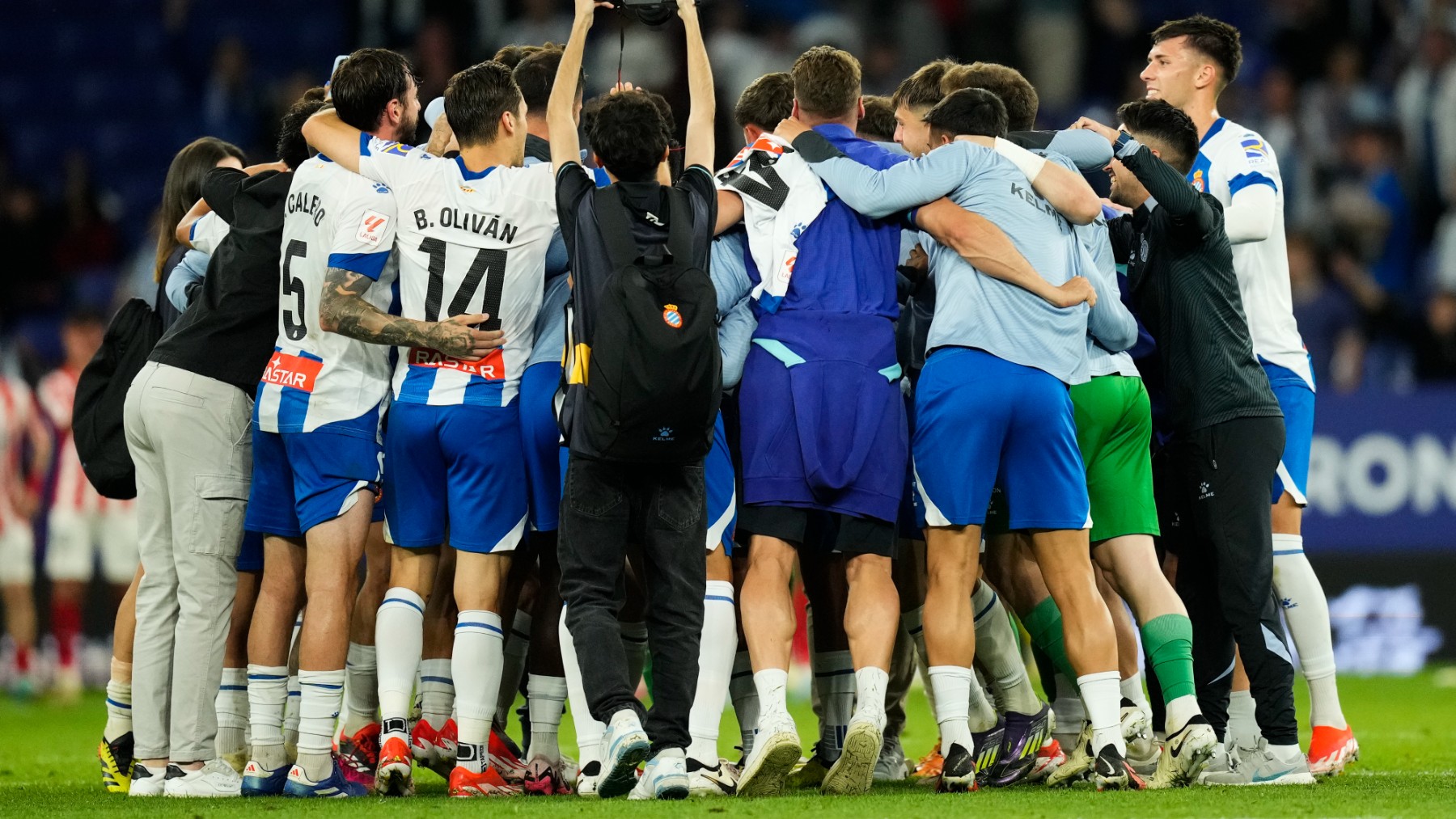 Los jugadores del Espanyol celebran el pase a la final. (EFE)