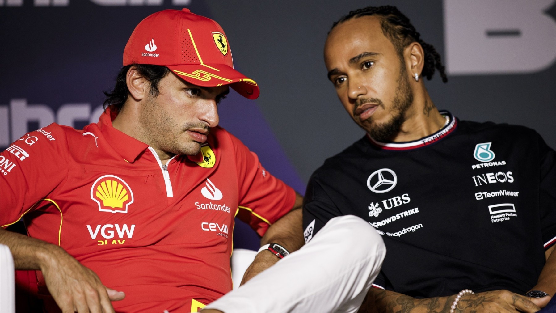 Carlos Sainz y Lewis Hamilton. (EP)