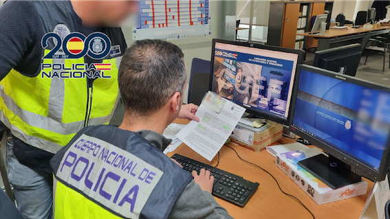 Investigadores de la Policía Nacional.