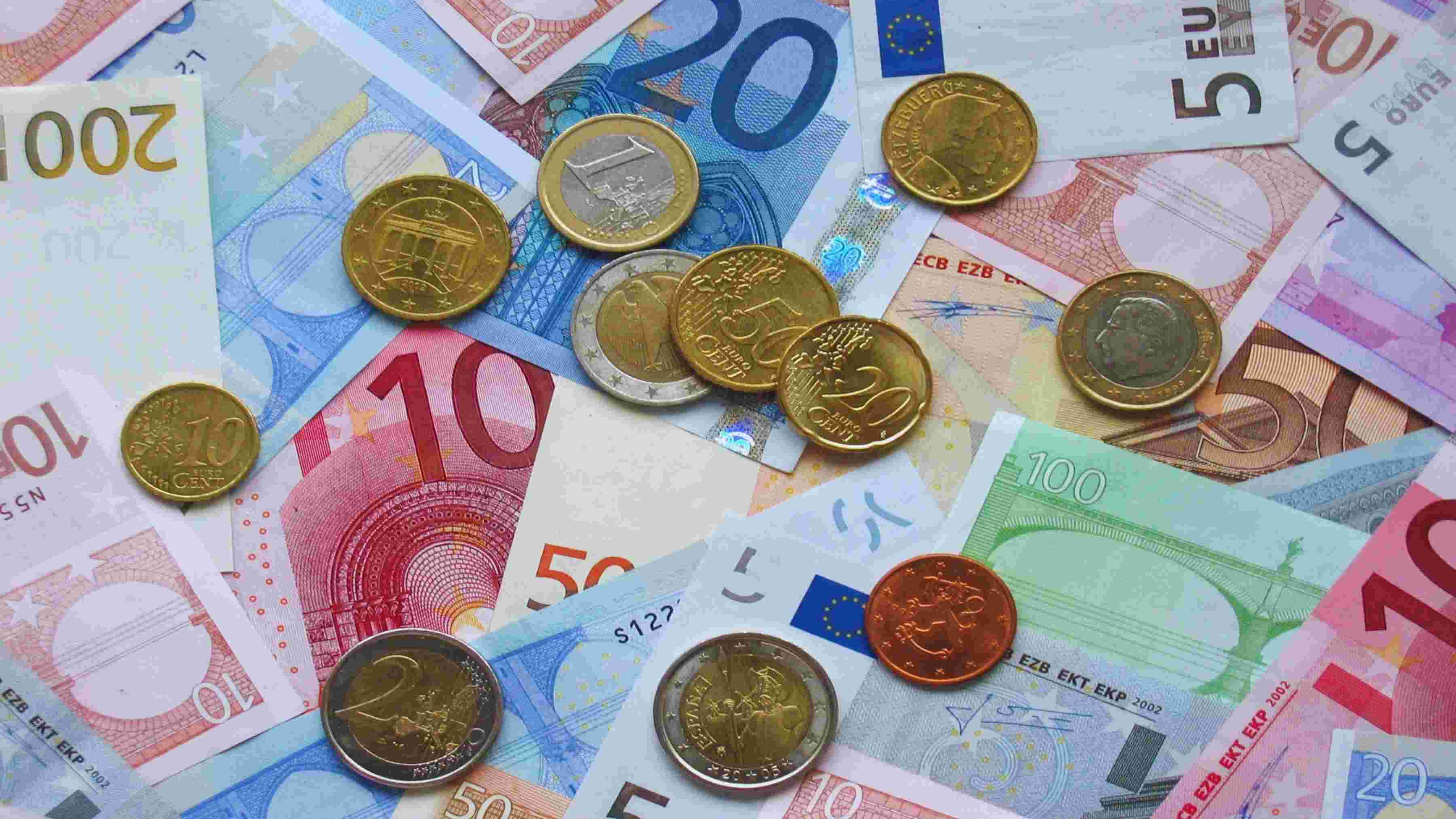 Billetes y monedas de euro.