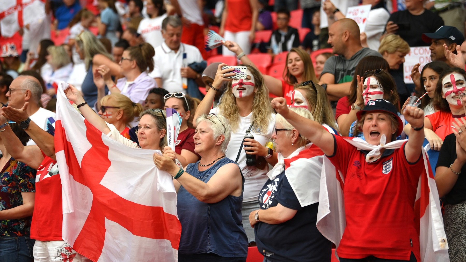 Aficionados animan a Inglaterra. (Getty)