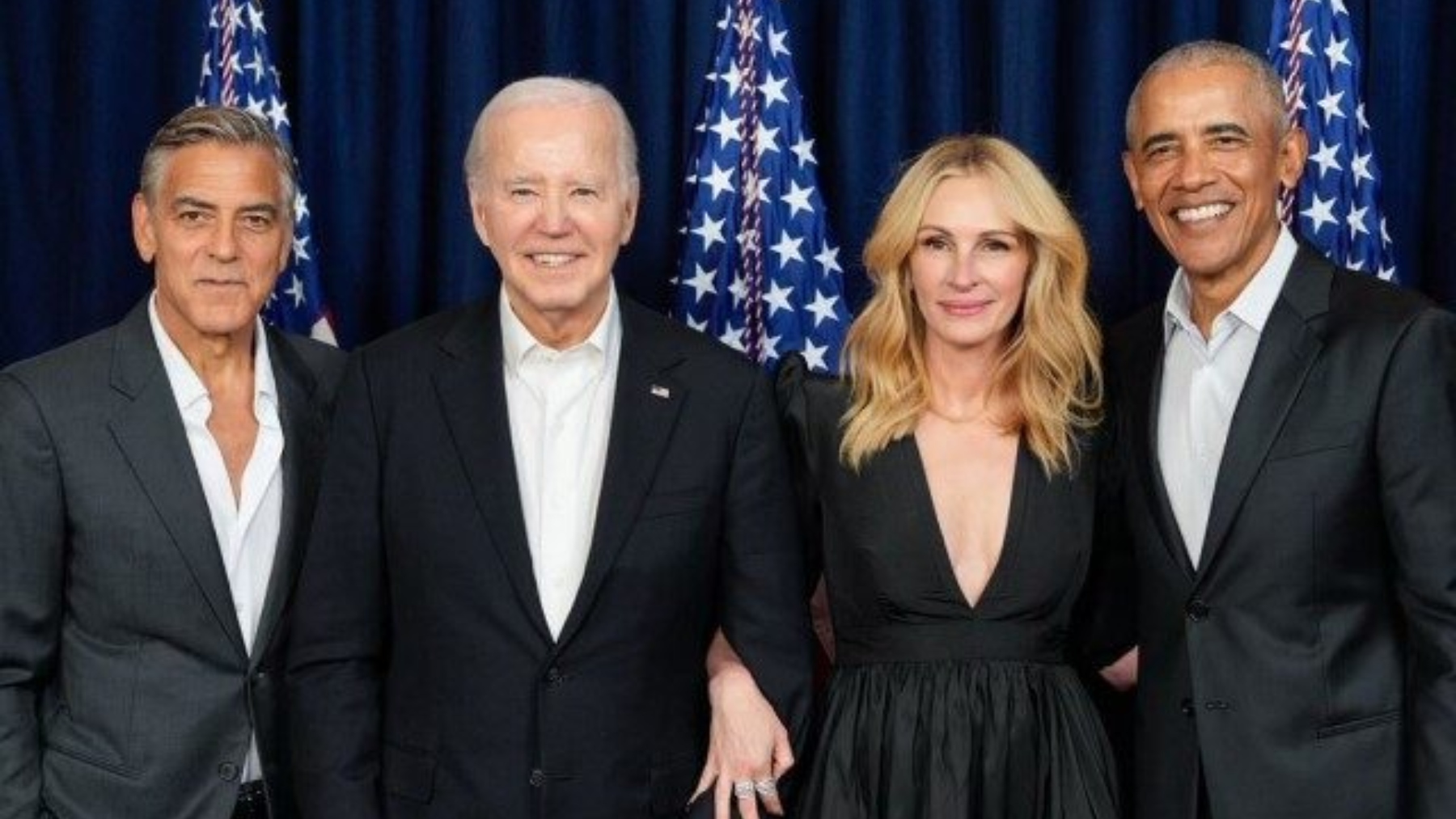 El presidente de los Estados Unidos, Joe Biden, junto a George Clooney, Julia Roberts y Barack Obama.