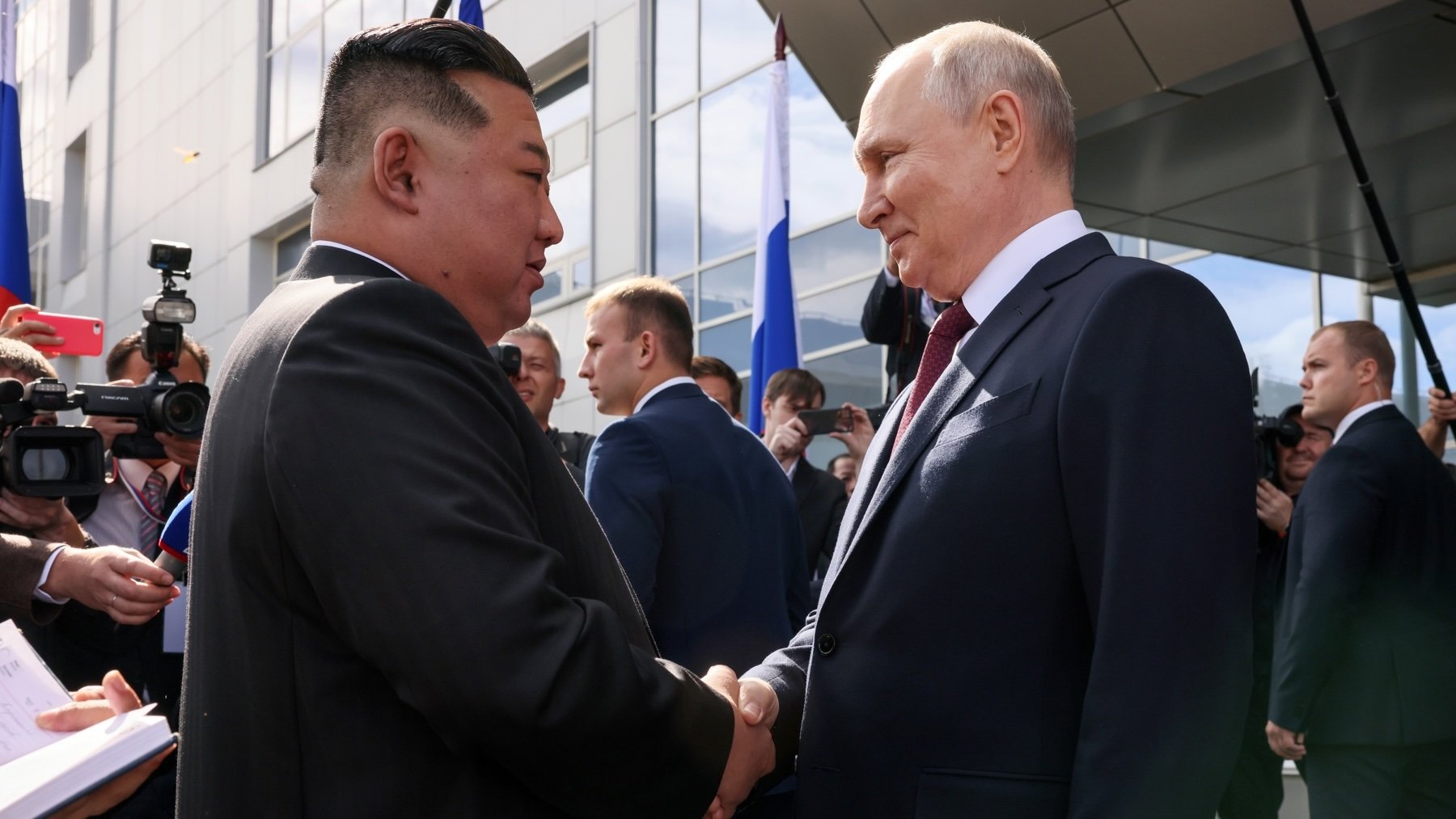 Putin y el dictador de Corea del Norte. (Foto: Efe)