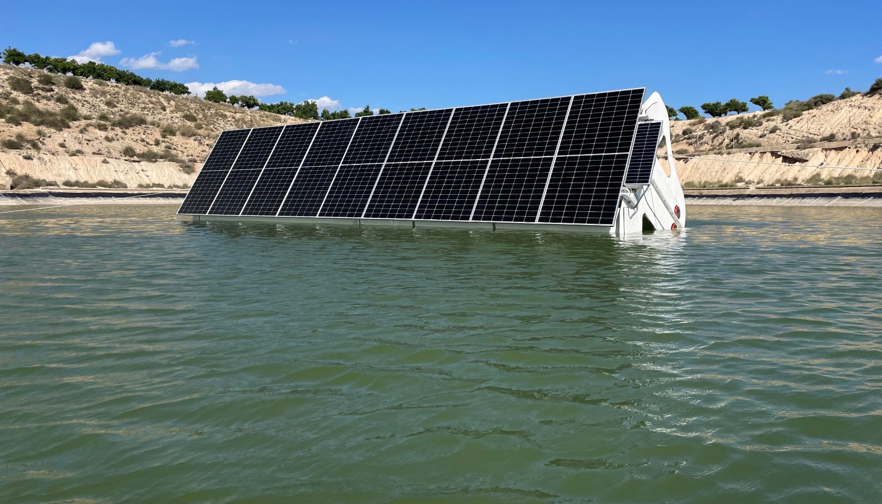 Un seguidor flotante de la empresa Soltec.