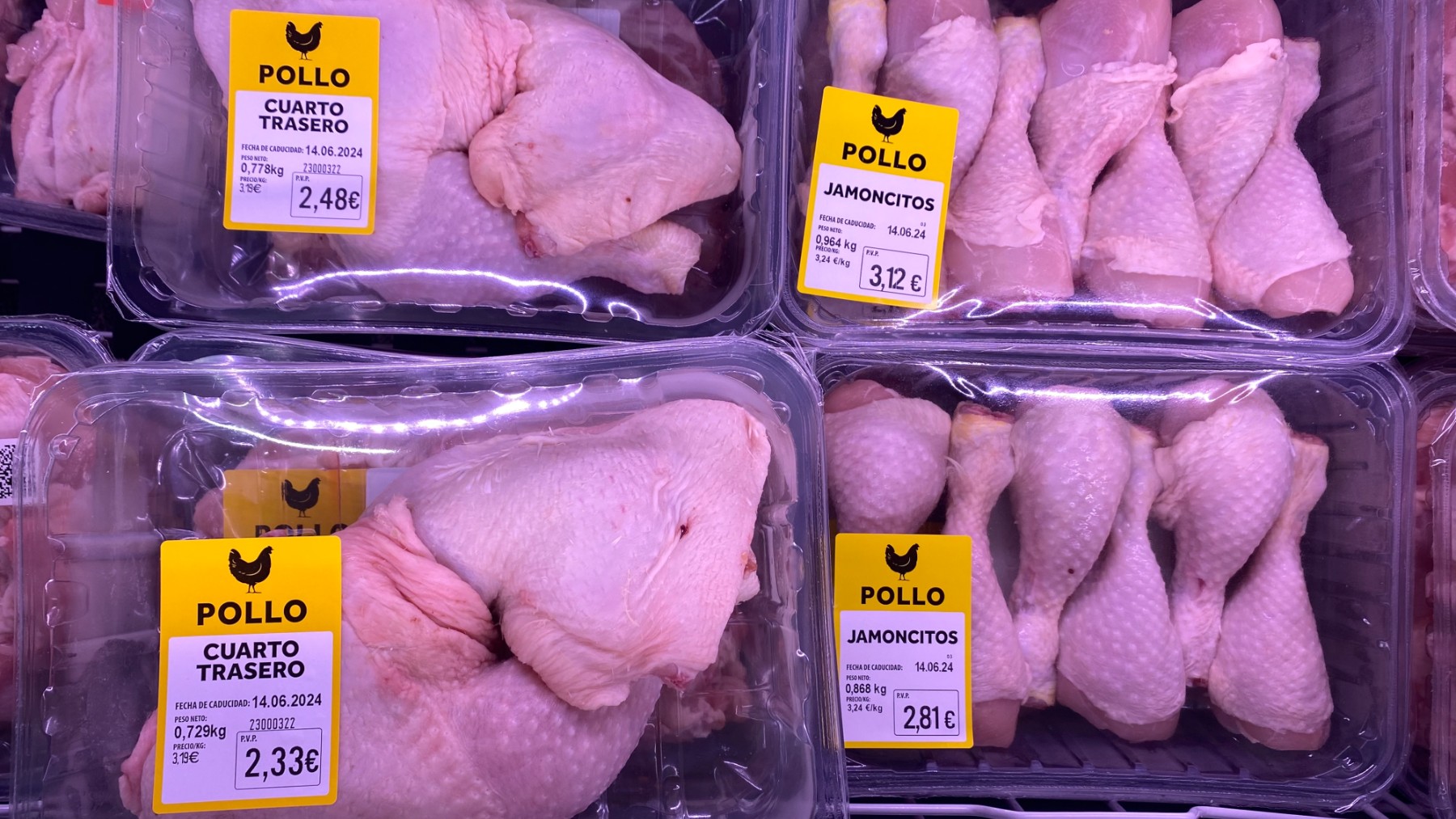 Muestras de pollo en bandejas en uno de los supermercados de Lidl en España (Foto: Observatorio de Bienestar Animal)