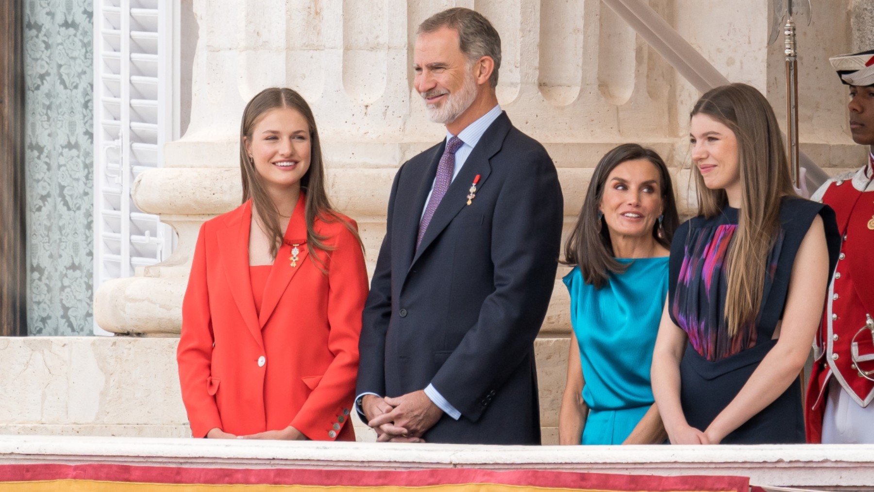 La Familia Real en el balcón del Palacio Real. (Foto: Ep)