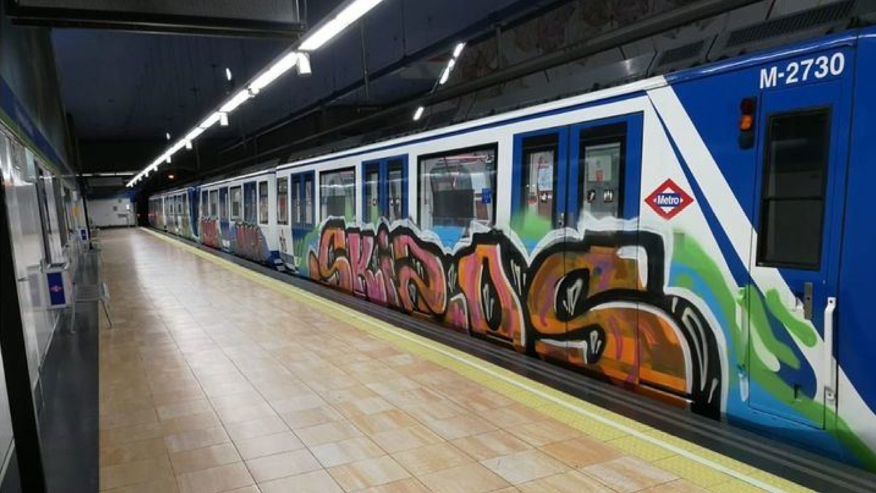 Metro vandalizado en Madrid. pintado en Marqués de Vadillo. (Foto_ Sindicato de Maquinistas de Metro)