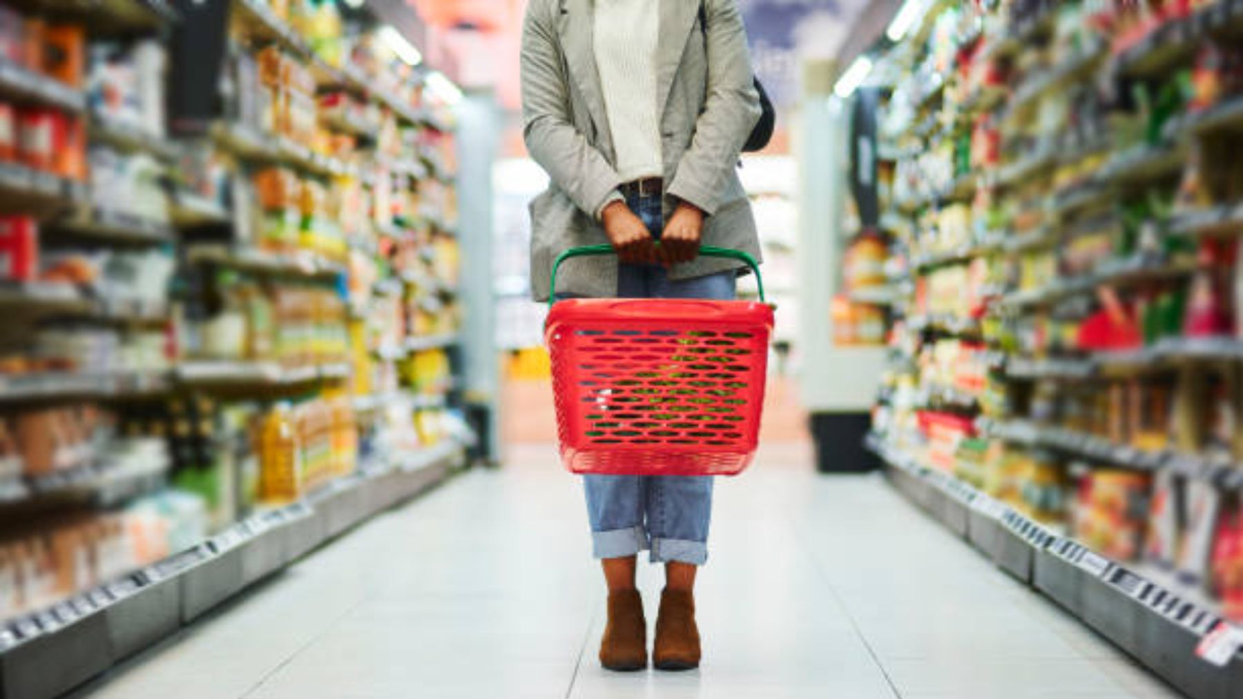 Mujer en un supermercado.