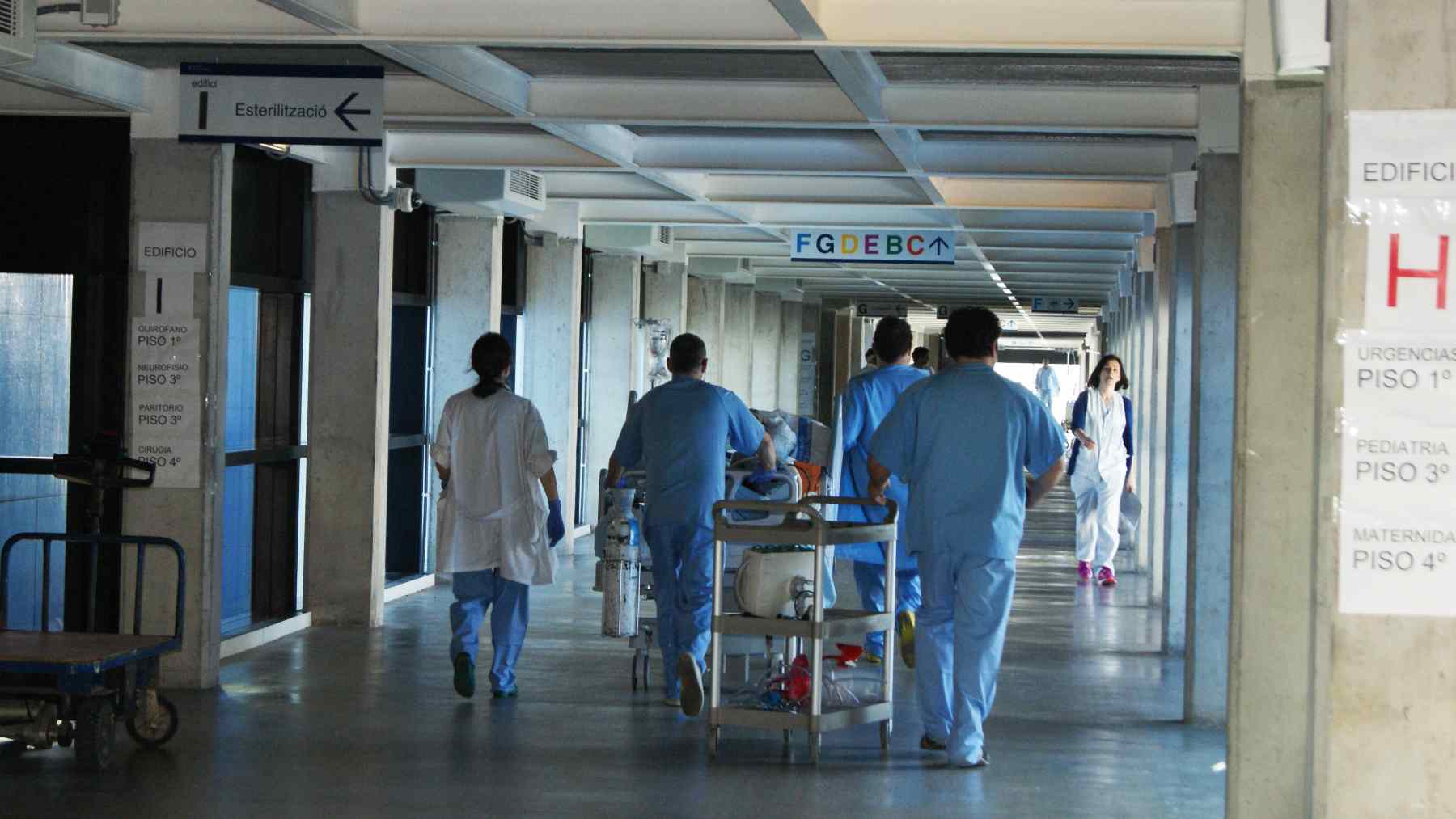 Interior del Hospital de Can Misses donde dejaron a la víctima del tiroteo.