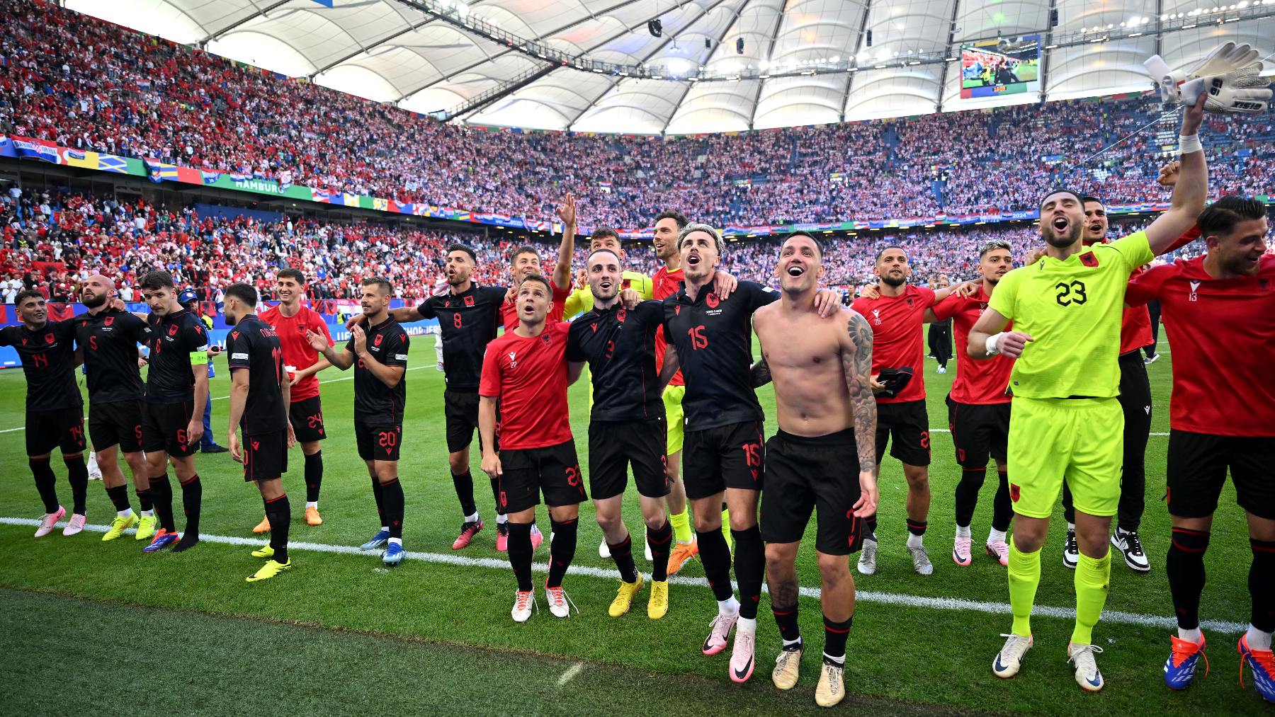 Los jugadores de Albania tras el empate ante Croacia. (Getty)