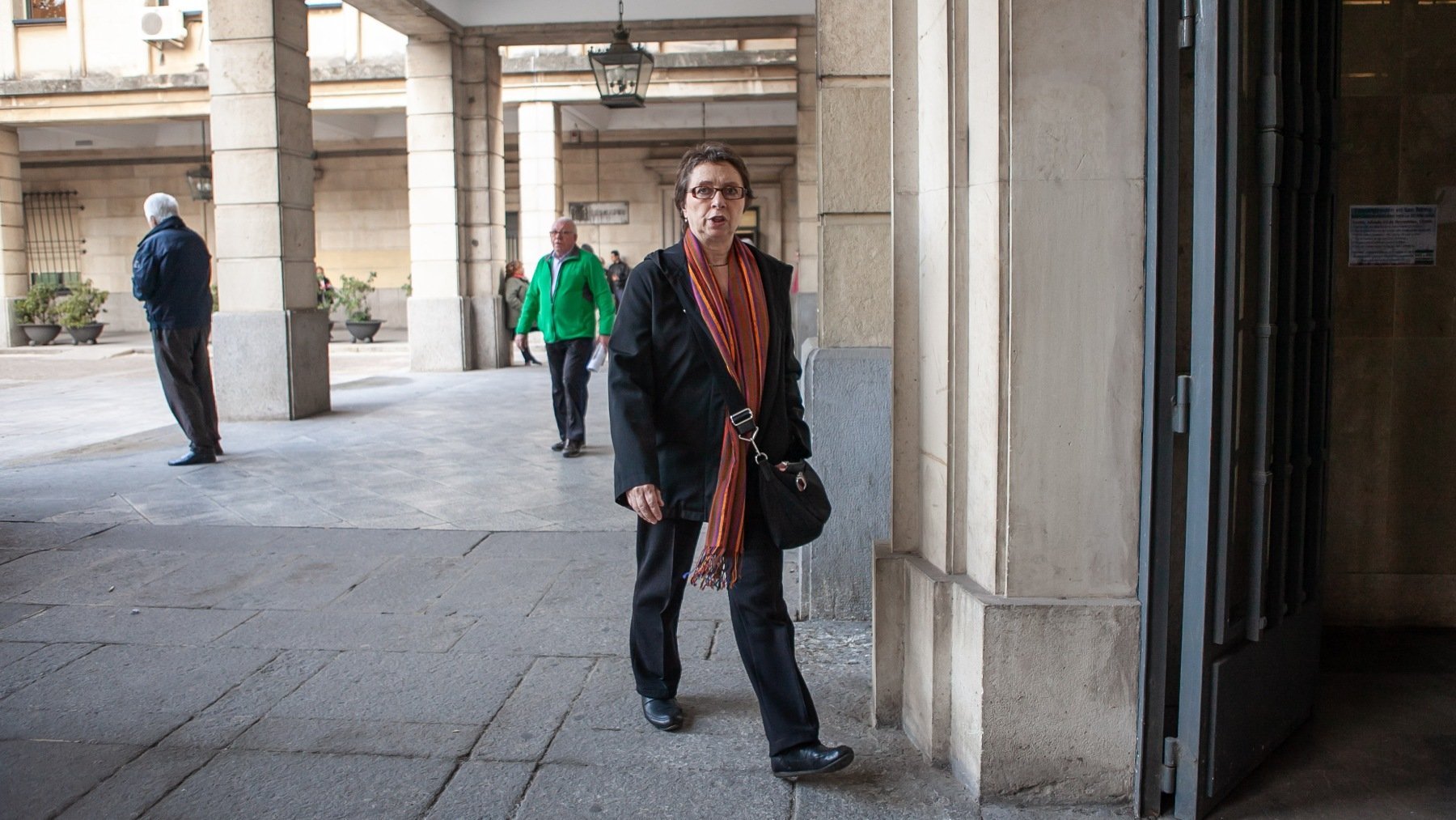 La ex consejera andaluza de Hacienda Carmen Martínez Aguayo entra en la Audiencia de Sevilla. (Foto: EP)