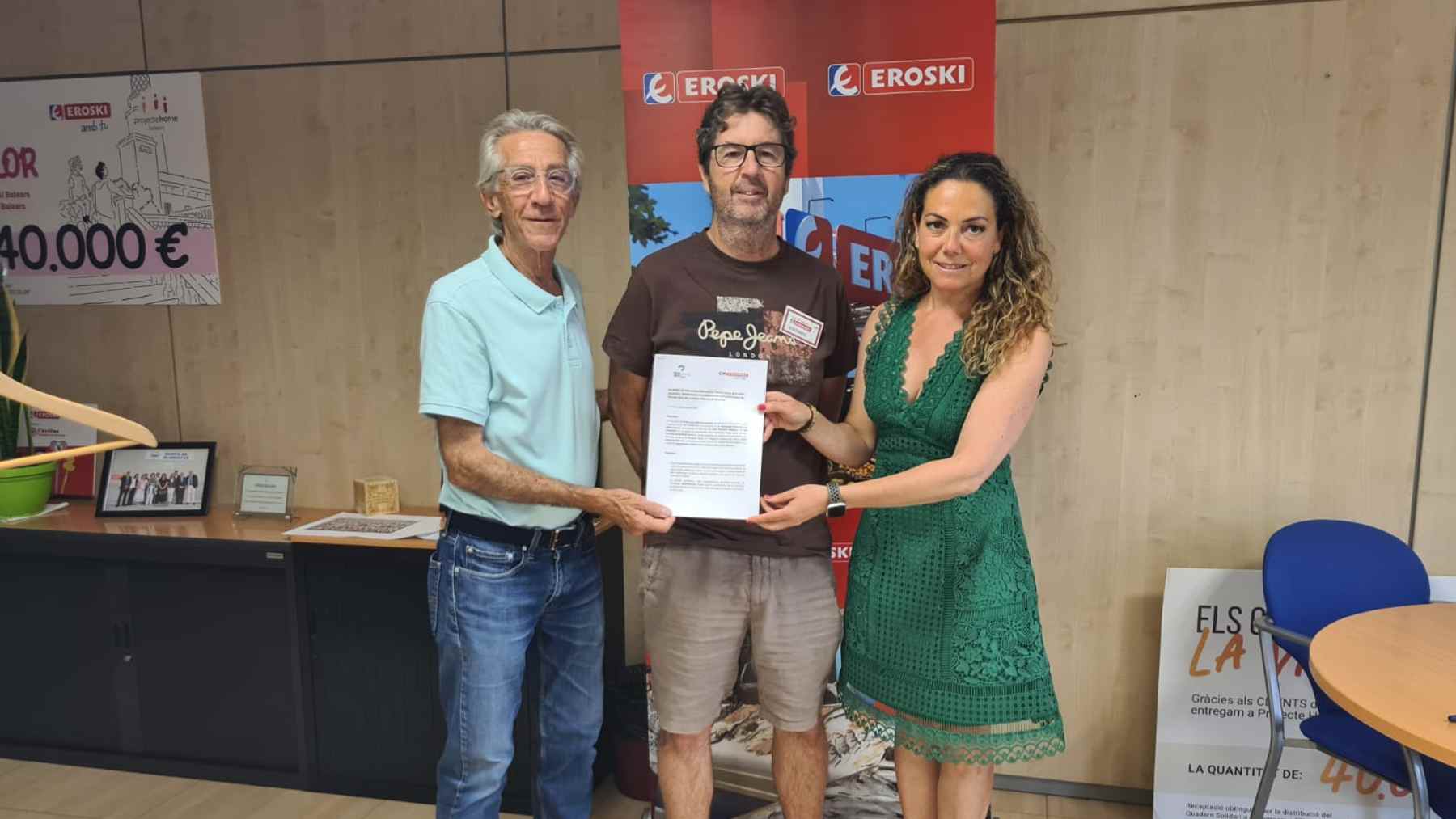 Firma del convenio entre Eroski y el Grupo Local SEO-Virot Balears.