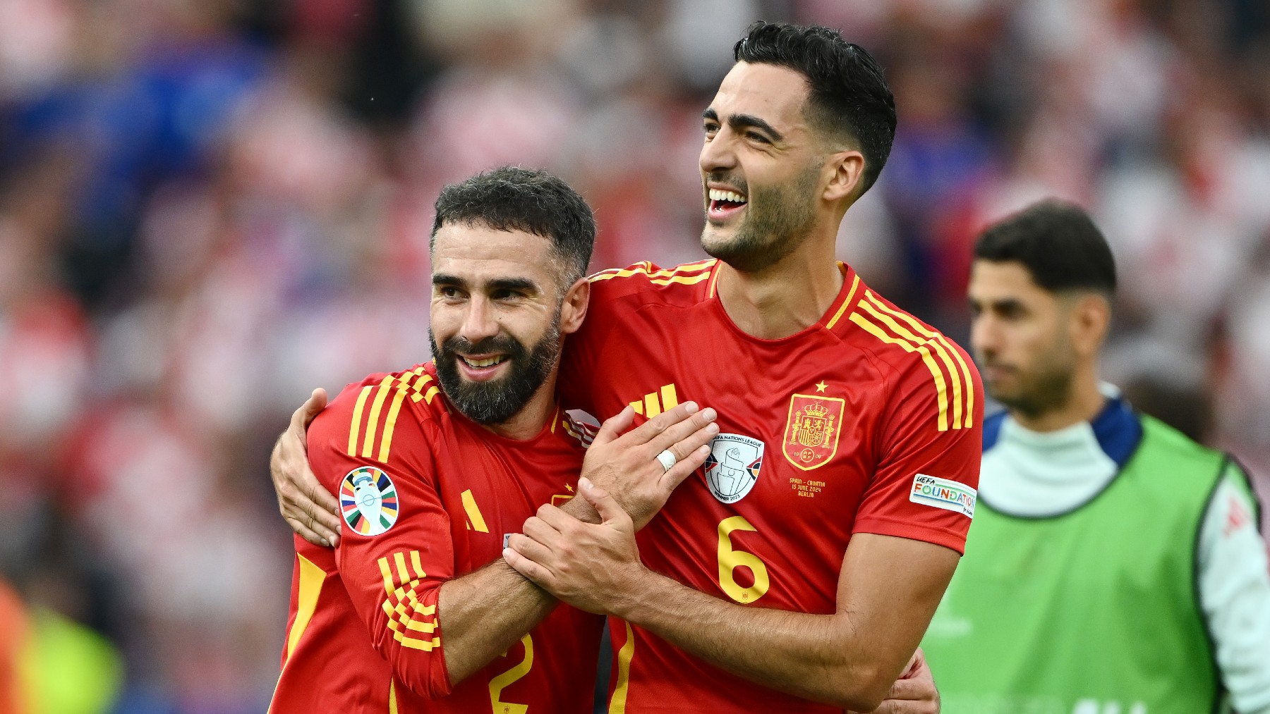 Carvajal y Merino celebran una victoria de España en la Eurocopa. (Getty)