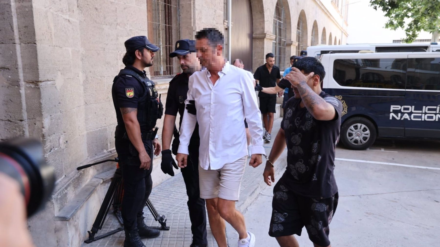 El detenido por el derrumbe mortal del Medusa Beach, a su llegada a los juzgados (Europa Press).