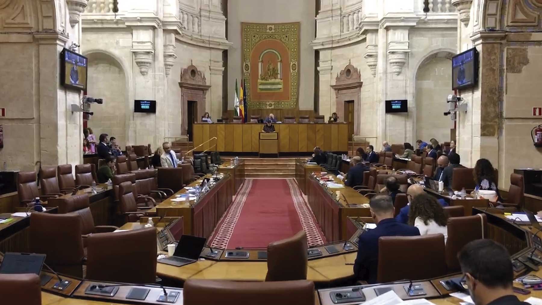 El Parlamento de Andalucía se vacía cuando habla Podemos.