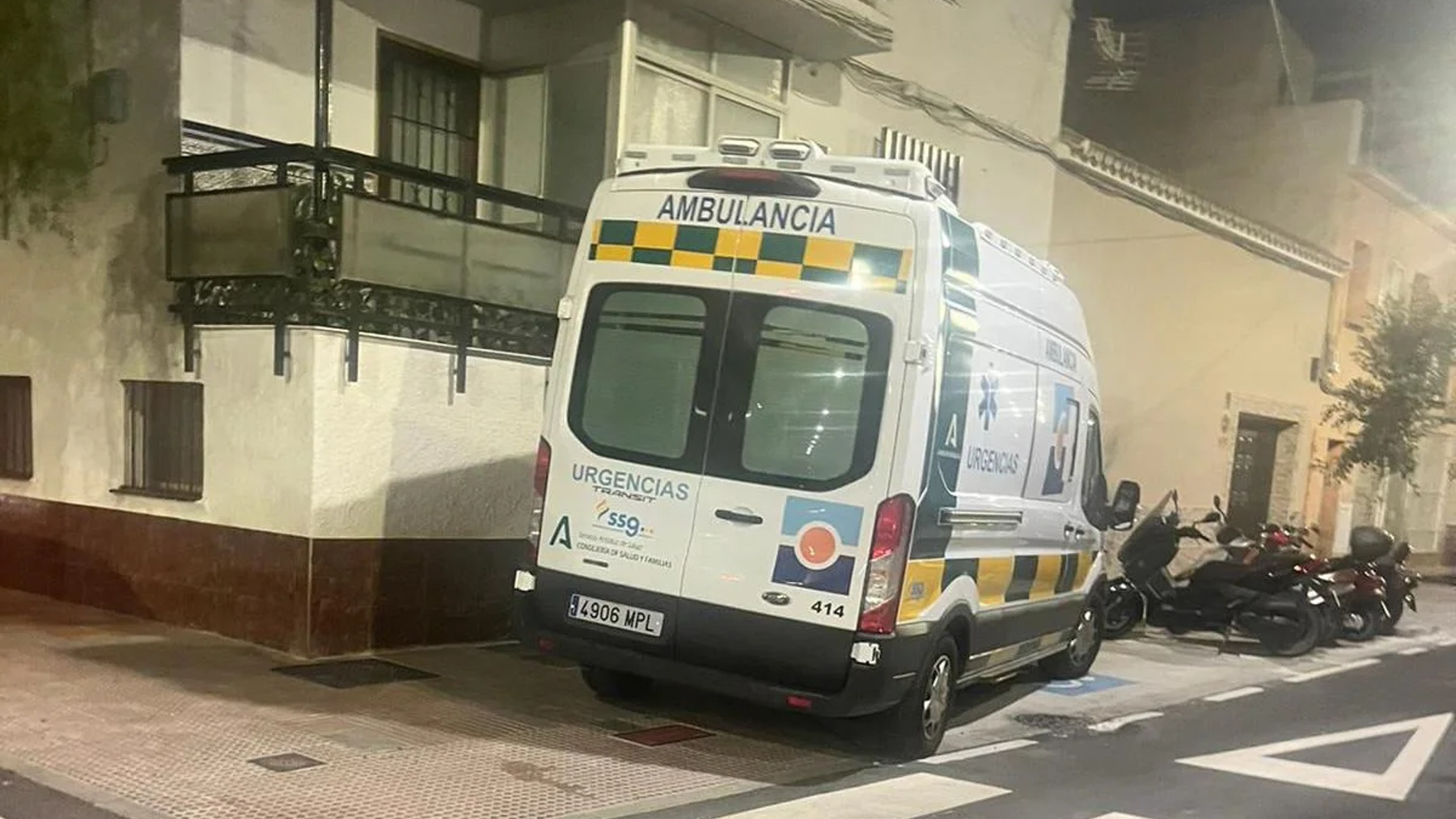 Ambulancia en el lugar de los hechos (Foto: Fuengirolasequeja)