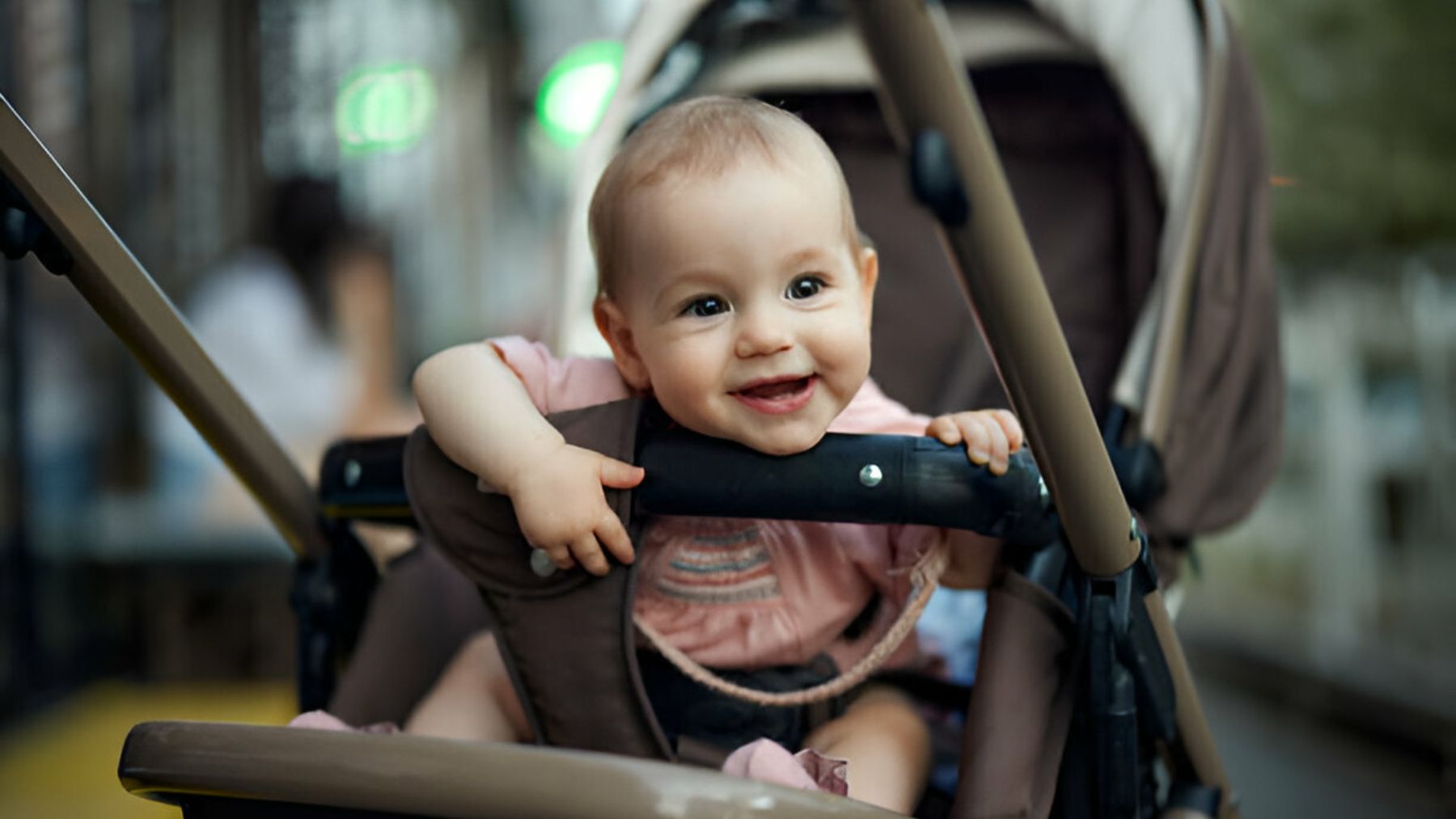 Bebé en su carrito.