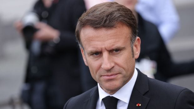 Emmanuel Macron, Francia, Deuda