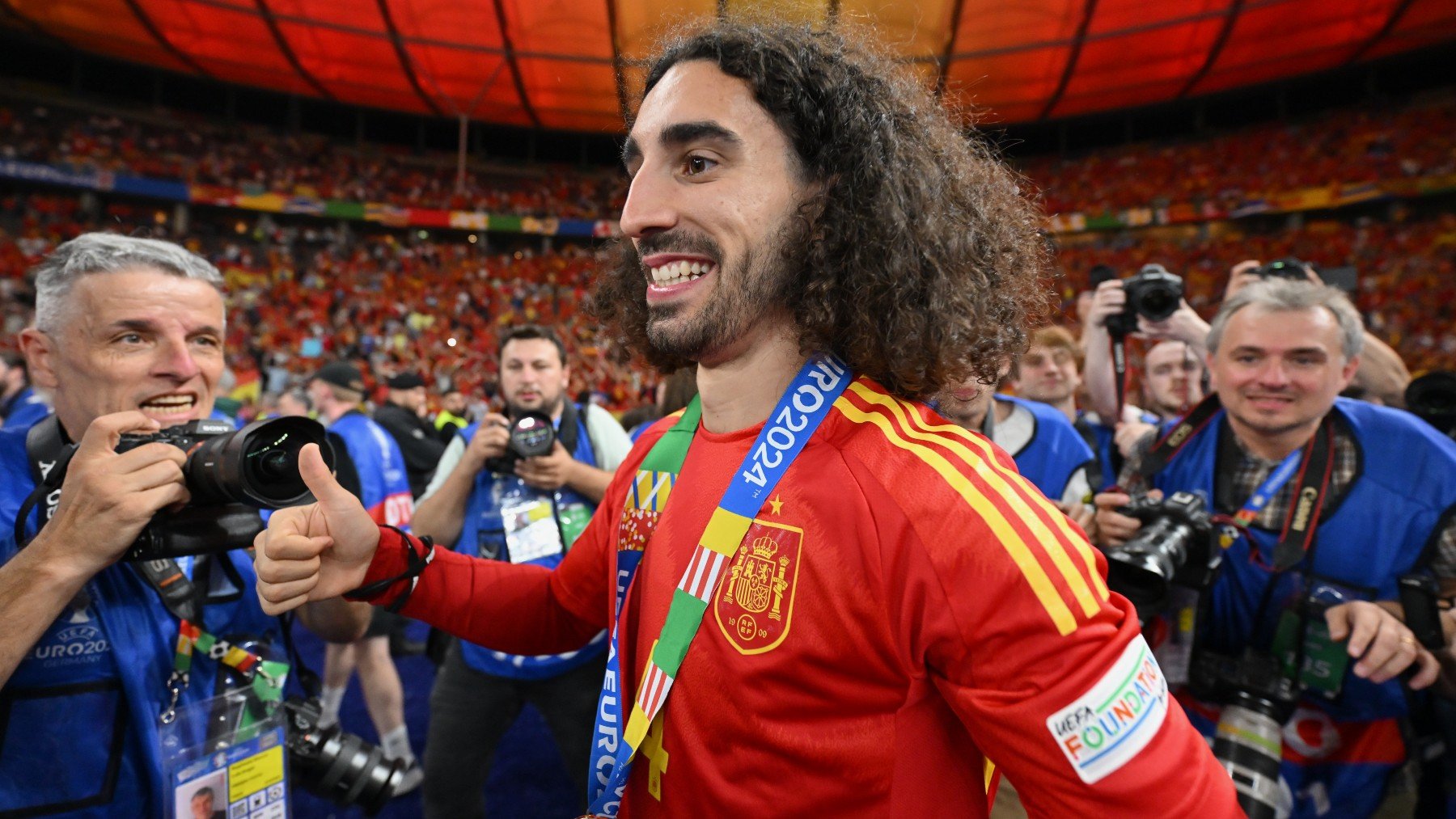 Marc Cucurella, tras ganar la Eurocopa. (Getty)