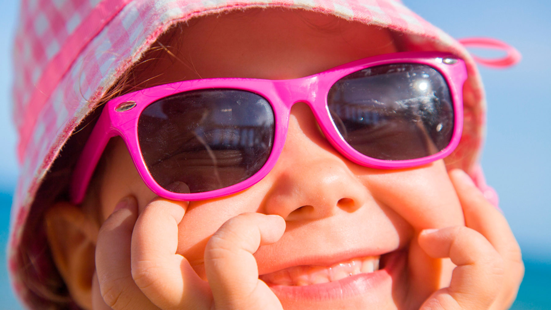 Las gafas homologadas filtran entre un 95 y 100% de la radiación UV.