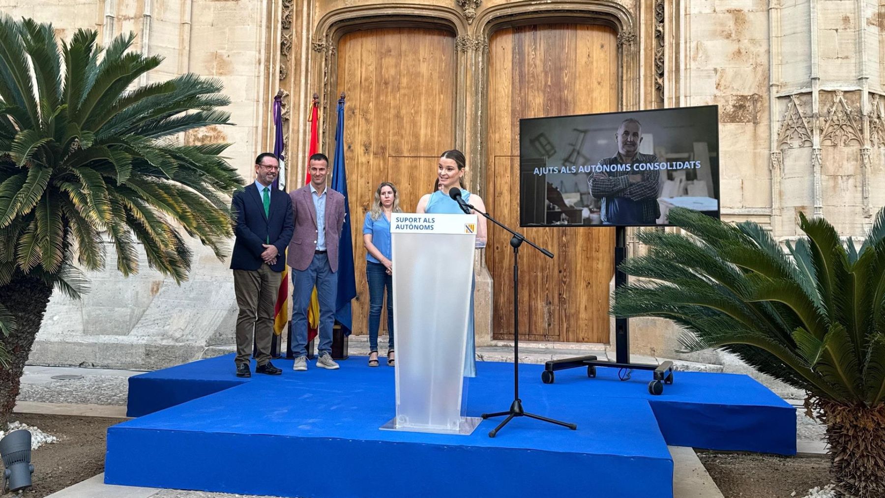La presidenta del Govern, Marga Prohens, anuncia las ayudas a los autónomos. (Europa Press)